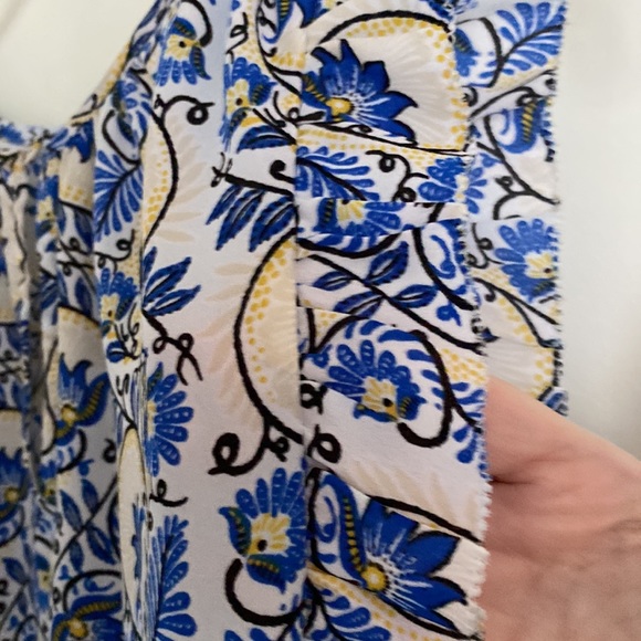 KAARI Blue Sleeveless Top PM Floral Pattern Ruffled Sleeves 100% Polyester - Picture 2 of 8